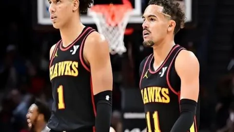 伊朗对阵阿联酋比赛中场休息延长，场地设备故障导致暂停